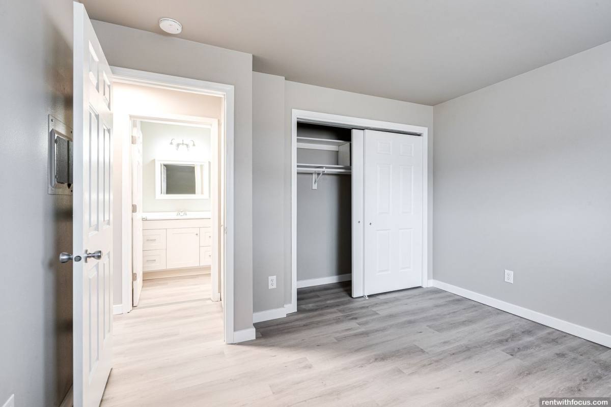 Apartment for rent at 560 W Linwood Ave, Oshkosh, WI 54901