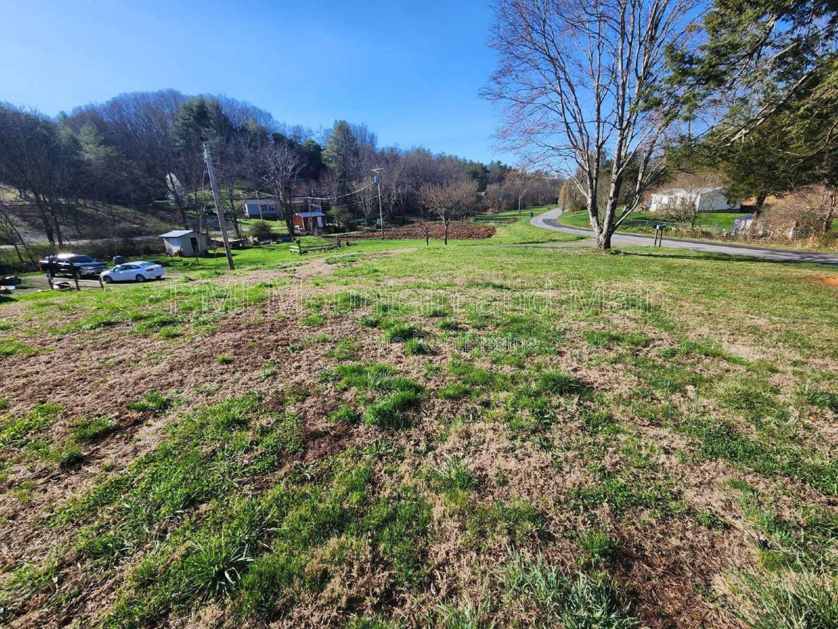 House for rent at 102 Indian Camp Branch Rd, Weaverville, NC 28787