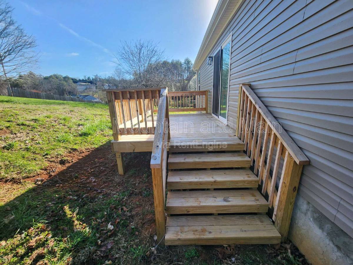 House for rent at 102 Indian Camp Branch Rd, Weaverville, NC 28787