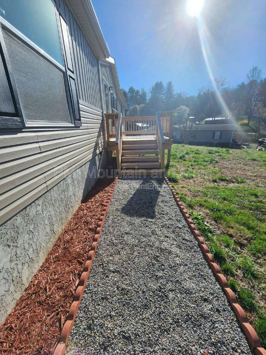 House for rent at 102 Indian Camp Branch Rd, Weaverville, NC 28787