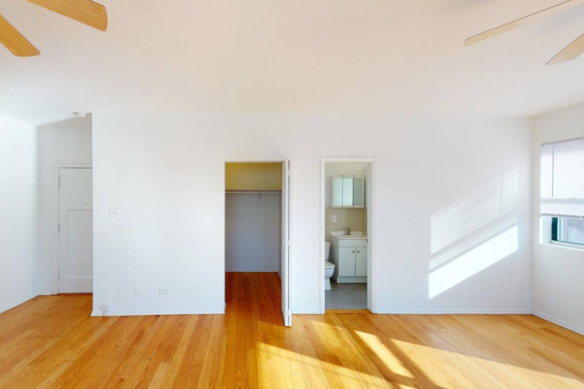 Apartment for rent at 5500 S Cornell Ave, Chicago, IL 60637