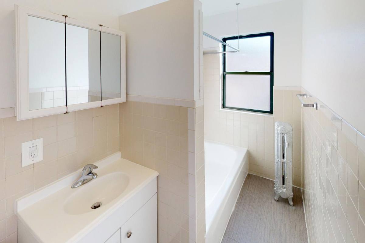 Apartment for rent at 5500 S Cornell Ave, Chicago, IL 60637