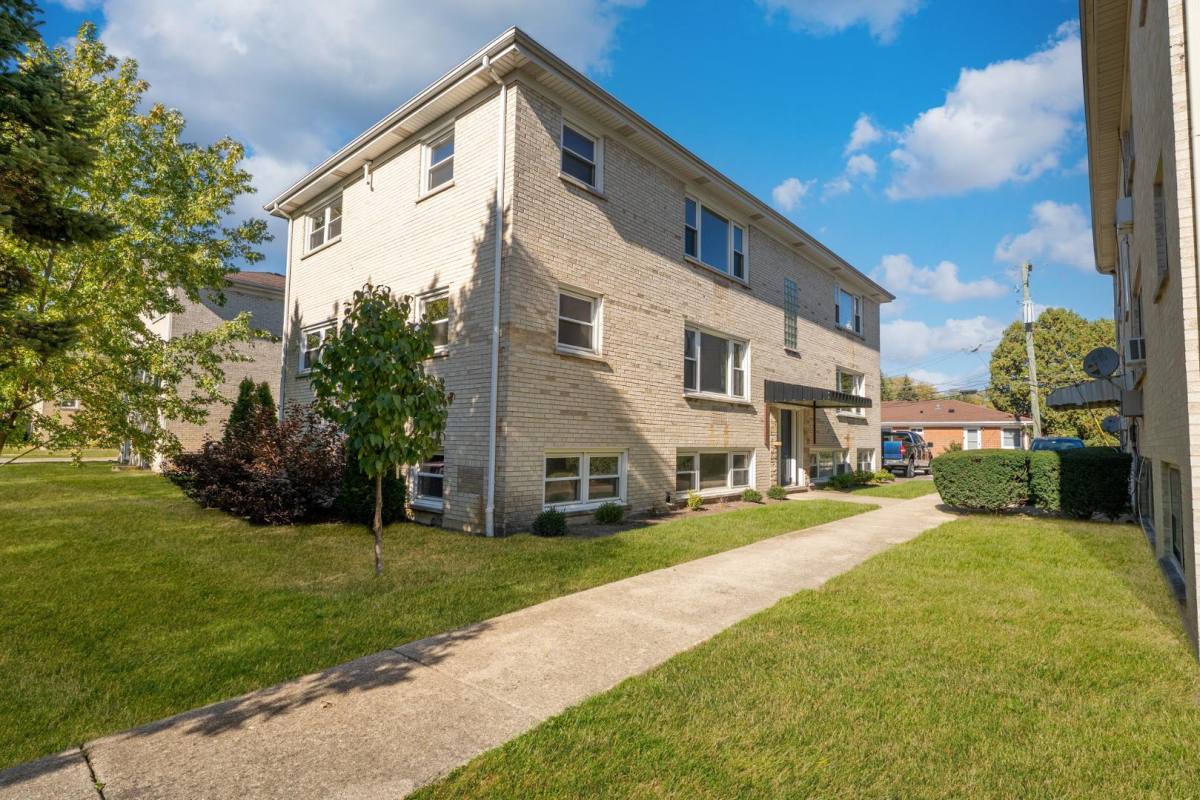 Apartment for rent at 740 E N Broadway St, Lombard, IL 60148