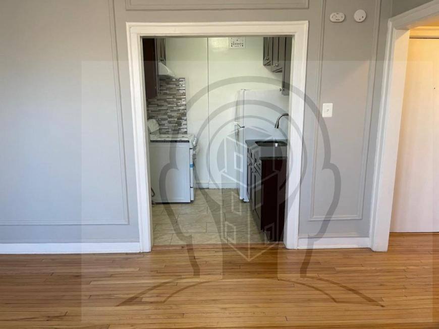 Apartment for rent at 1369 W Estes Ave #1G, Chicago, IL 60626