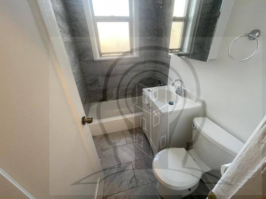Apartment for rent at 1369 W Estes Ave #1G, Chicago, IL 60626