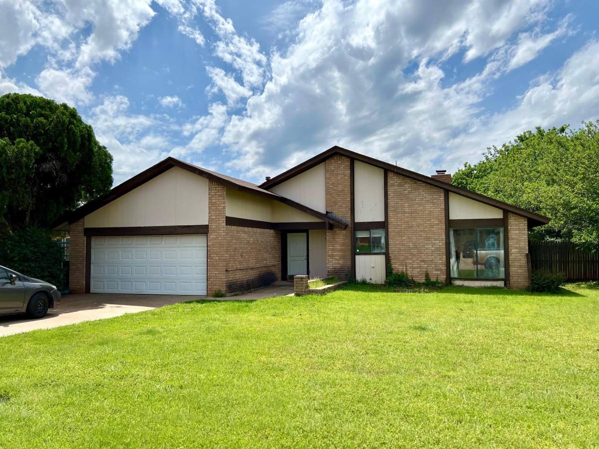 House for rent at Fox Run, 12405 Bannockburn Place, Oklahoma City, OK 73142