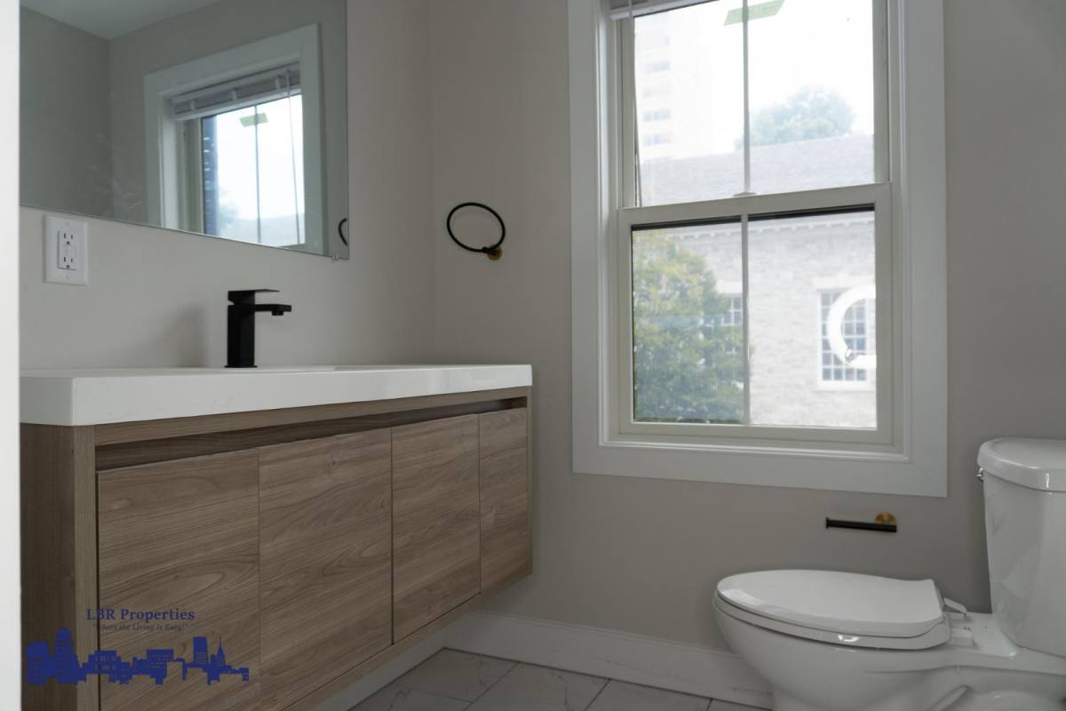 Apartment for rent at Capitol Area, 108 Walnut St #4, Harrisburg, PA 17101