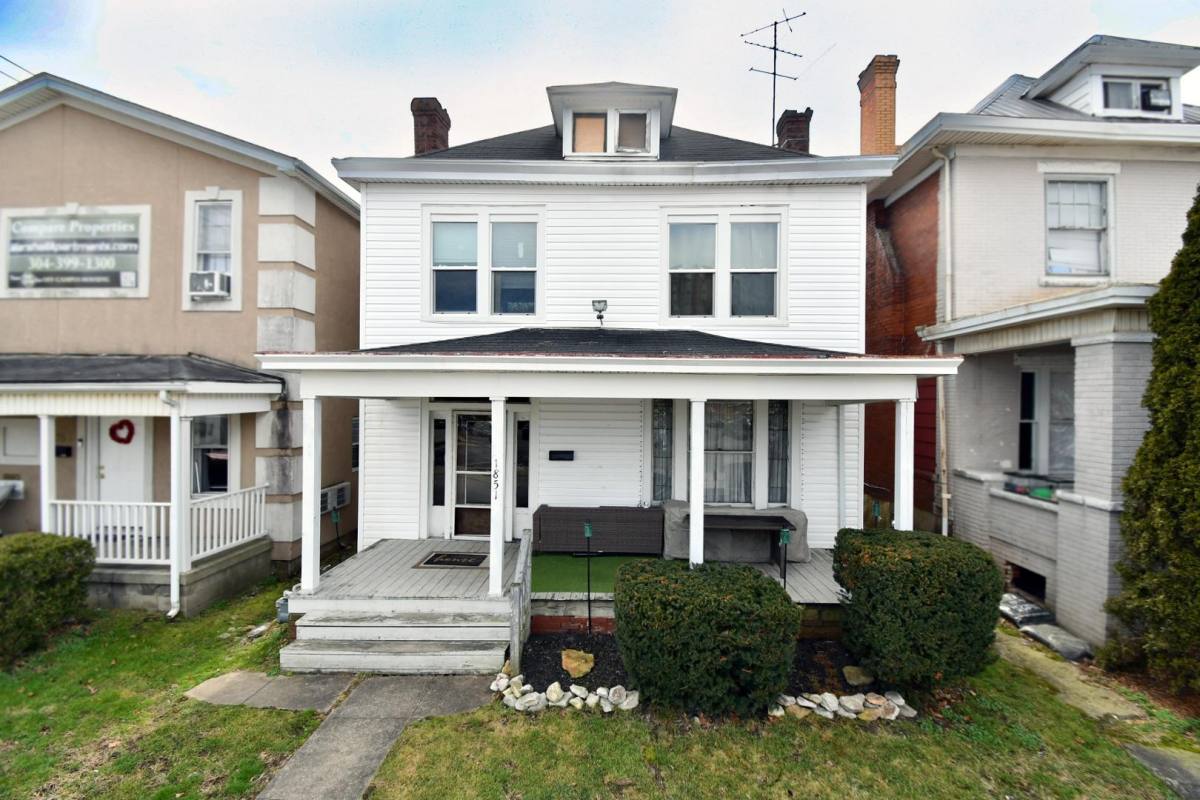 Apartment for rent at 1851 6th Ave #1, Huntington, WV 25701