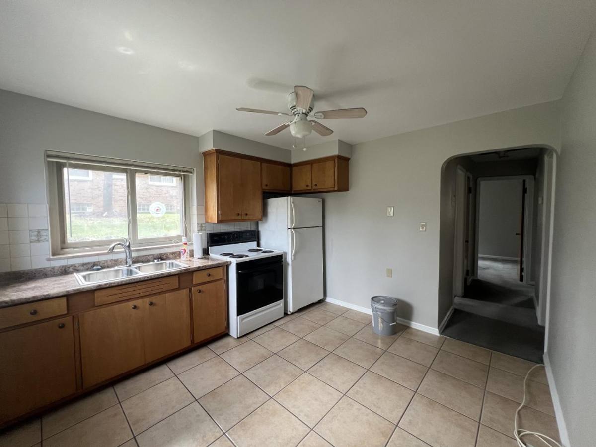 Apartment for rent at Ridgewood, 6423 Ridge Rd #1, Cleveland, OH 44129
