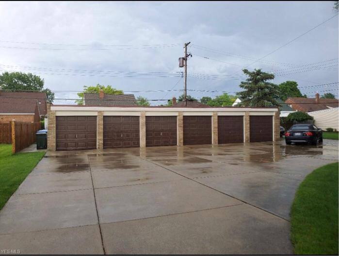 Apartment for rent at Ridgewood, 6423 Ridge Rd #1, Cleveland, OH 44129