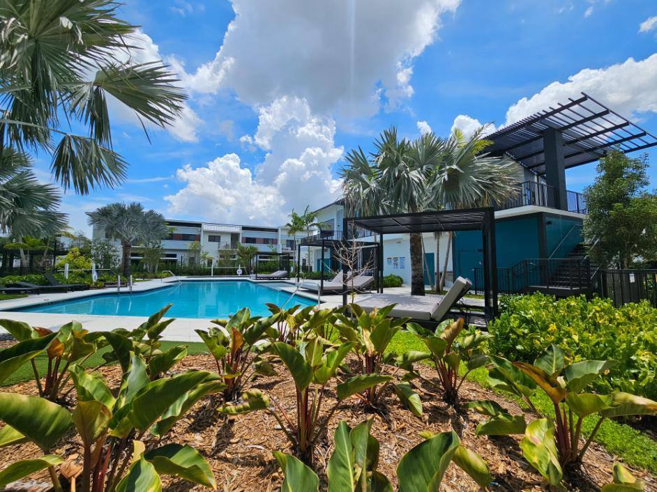 Apartment for rent at 4400 W Sunrise Blvd, Fort Lauderdale, FL 33317