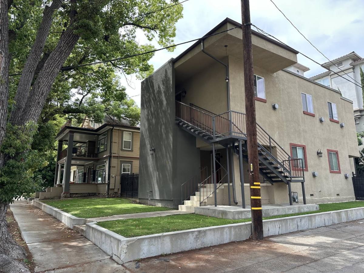 Apartment for rent at 165 Chestnut St, Pasadena, CA 91103