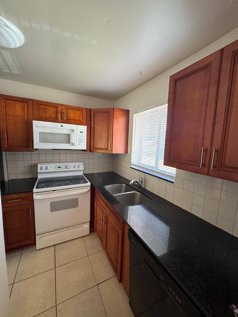 Apartment for rent at 932 W Kalmia Dr #933-5, West Palm Beach, FL 33403
