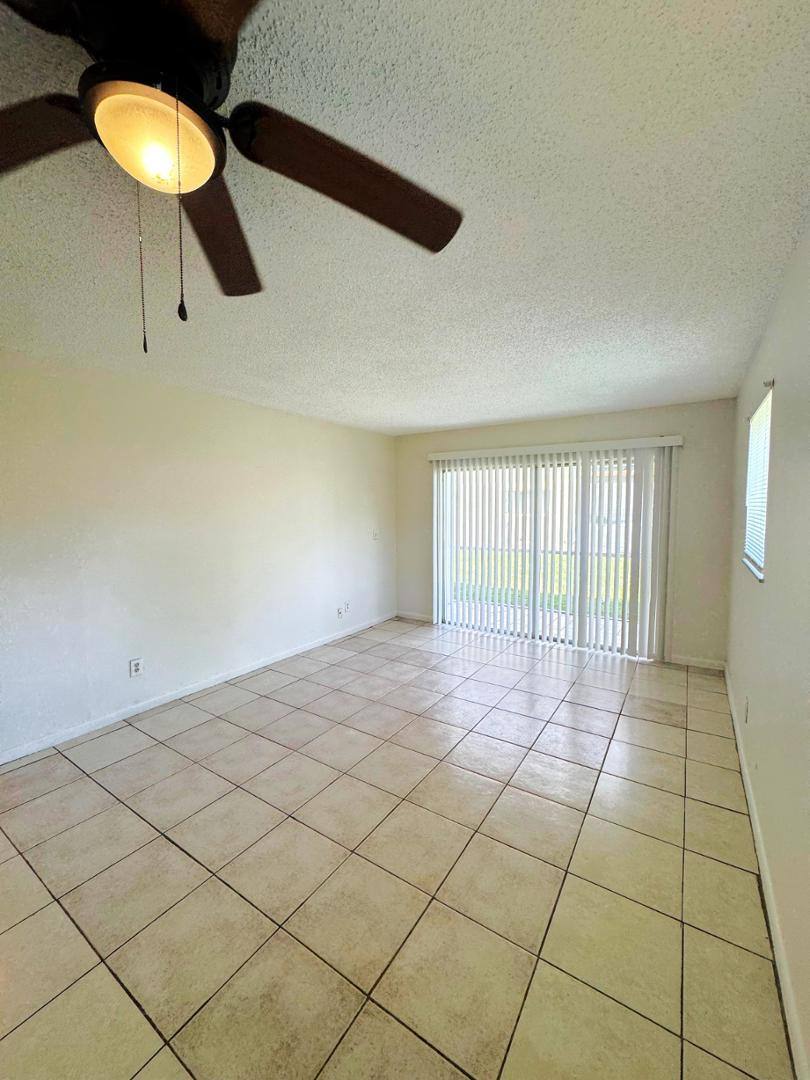 Apartment for rent at 932 W Kalmia Dr #933-5, West Palm Beach, FL 33403