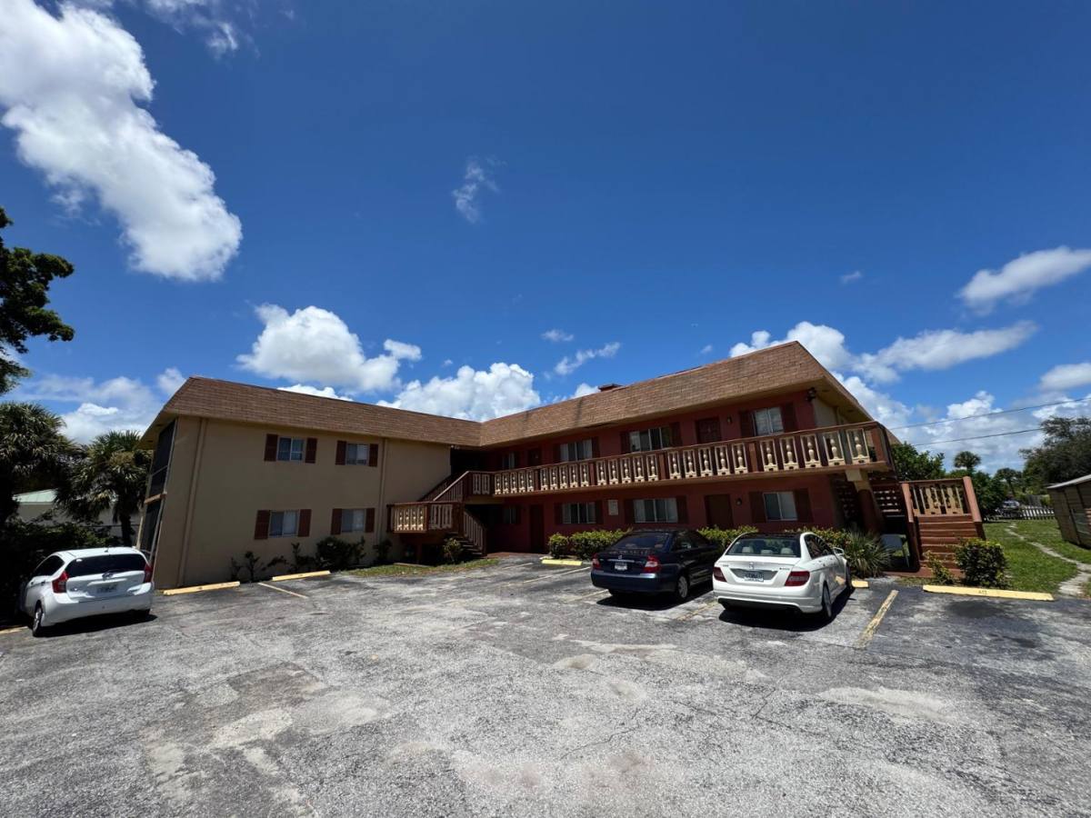 Apartment for rent at 932 W Kalmia Dr #933-5, West Palm Beach, FL 33403