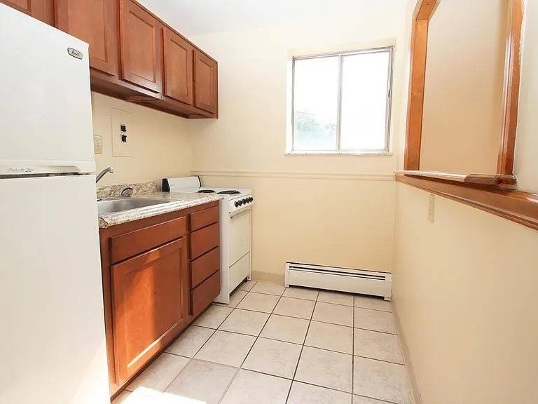 Apartment for rent at Brittany, 284 Moon Clinton Rd, Coraopolis, PA 15108