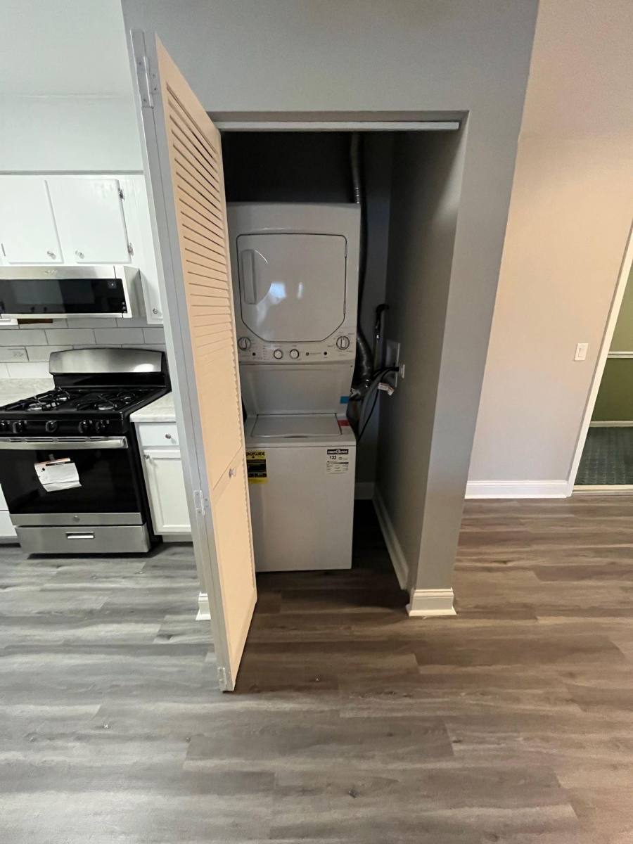 Apartment for rent at 401 First St, Cary, IL 60013