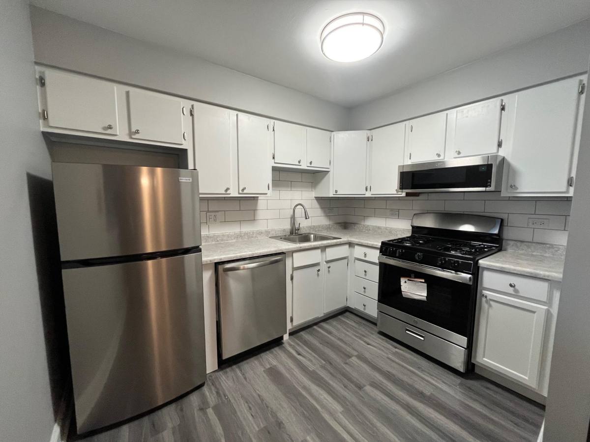 Apartment for rent at 401 First St, Cary, IL 60013