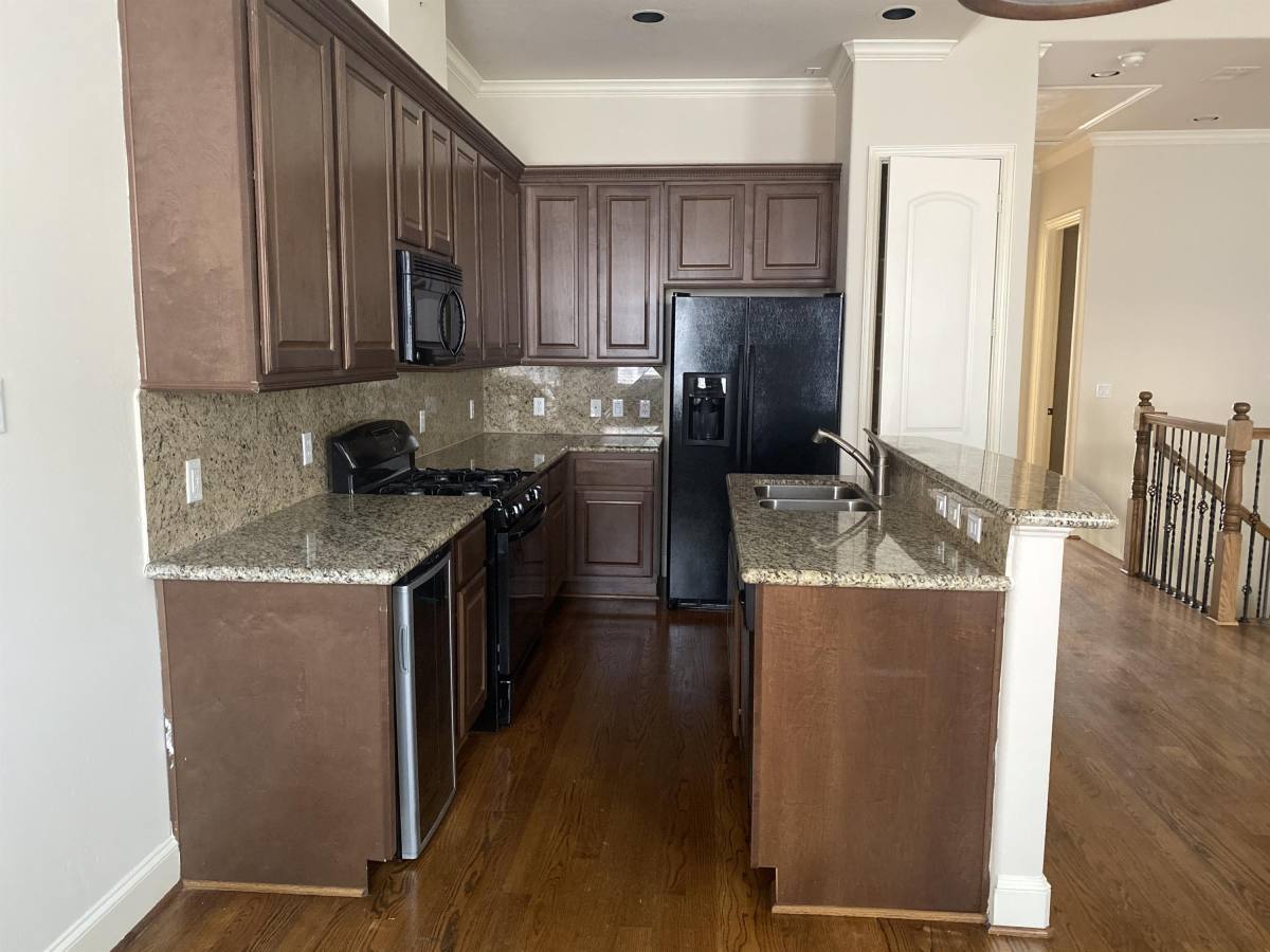 Apartment for rent at Magnolia at Fleur Gardens Condominiums, 6353 Richmond Ave, Houston, TX 77057