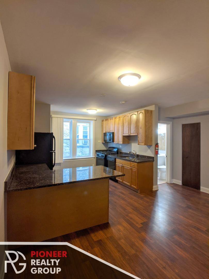 Apartment for rent at Albany Park Gardens, 5027-29 N Harding #1W, Chicago, IL 60625