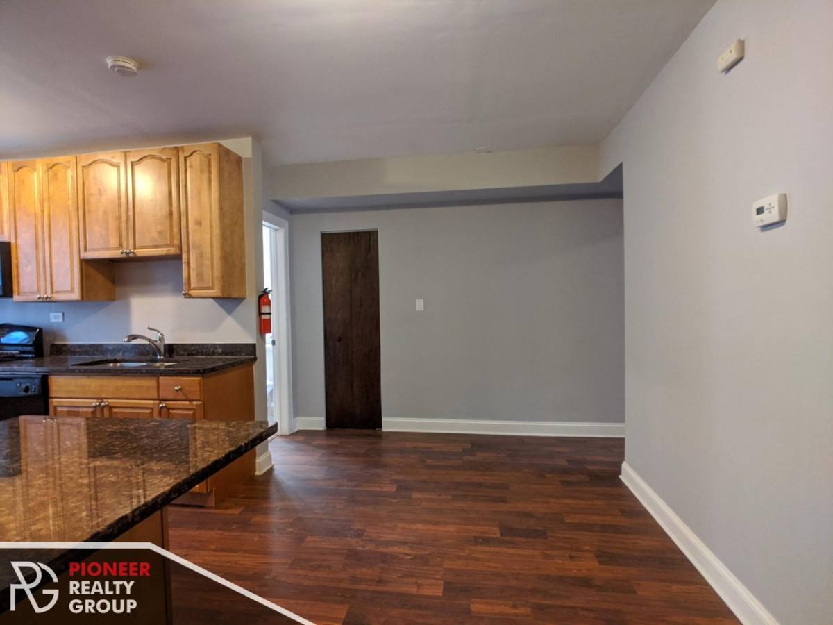 Apartment for rent at Albany Park Gardens, 5027-29 N Harding #1W, Chicago, IL 60625