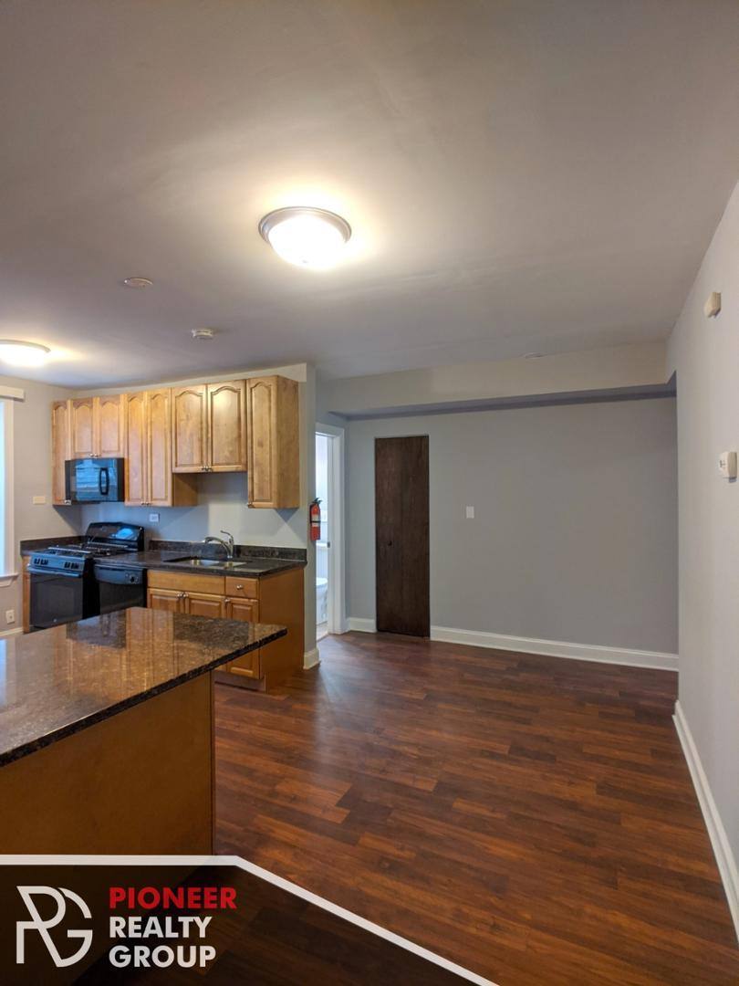 Apartment for rent at Albany Park Gardens, 5027-29 N Harding #1W, Chicago, IL 60625