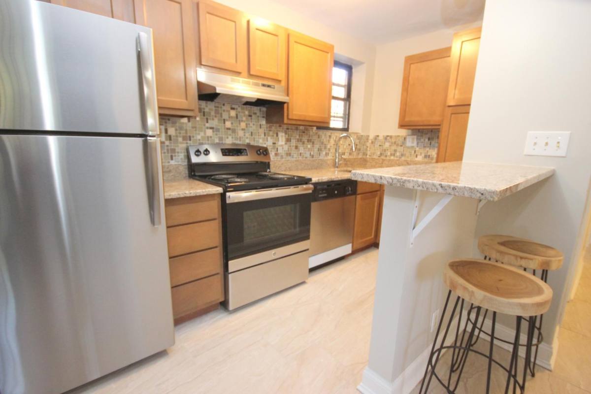 Apartment for rent at Shadyside, 5925 Fifth Ave #G-01, Pittsburgh, PA 15232