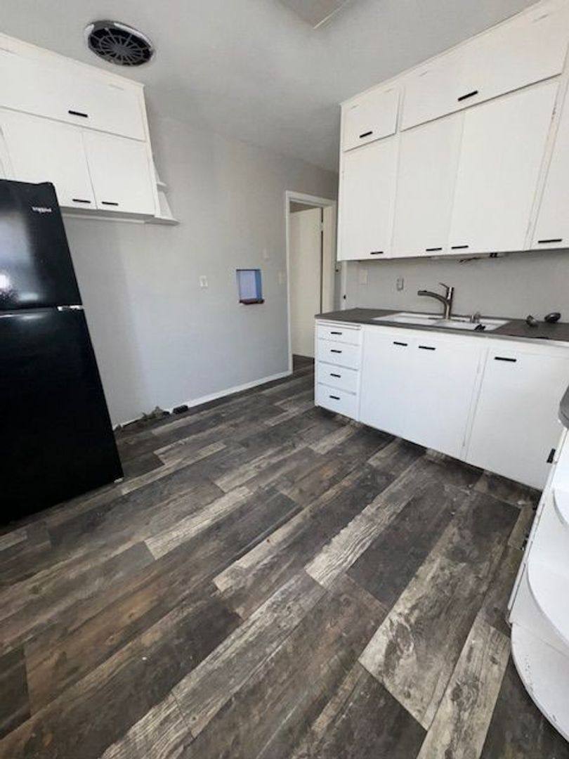 Apartment for rent at 421 1 2 N Nesmith Ave, Sioux Falls, SD 57103