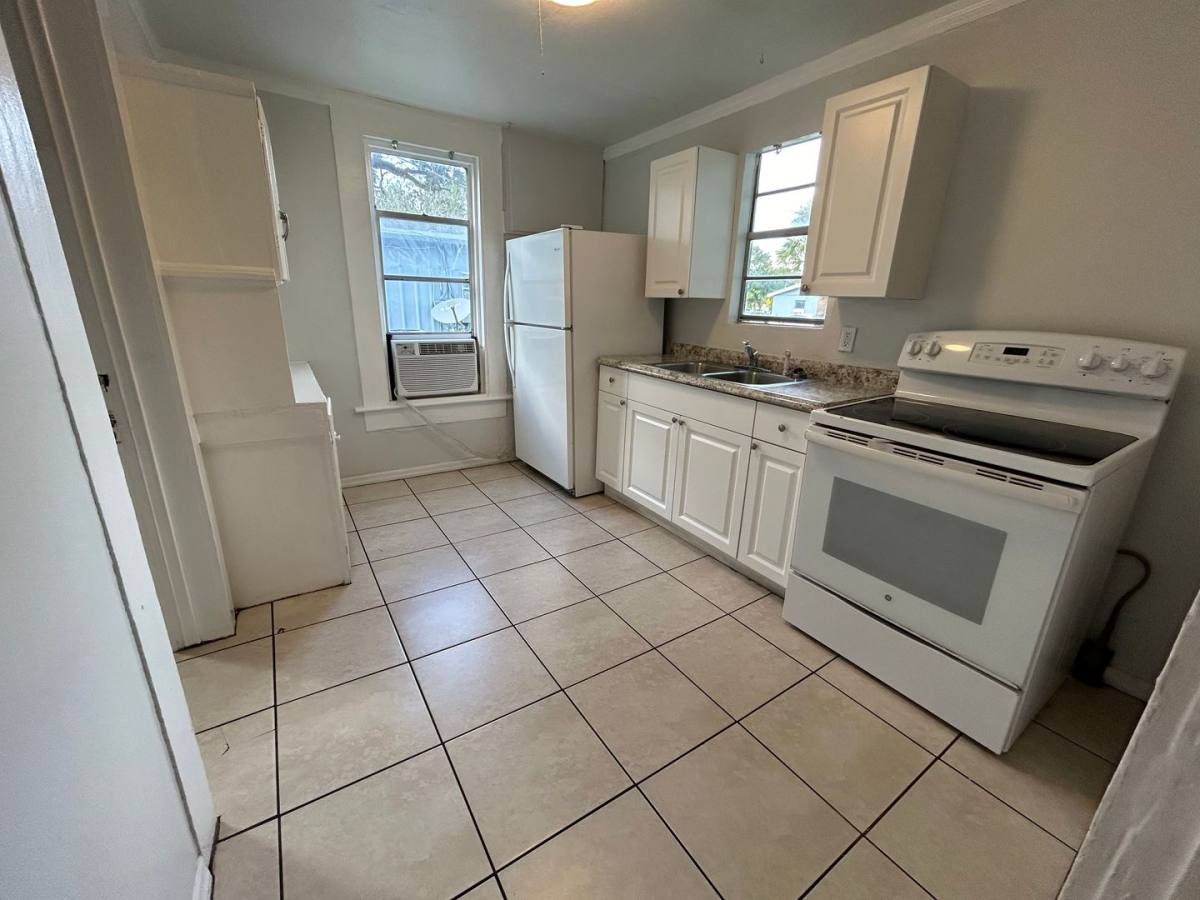 Apartment for rent at 522 7th Ave W, Palmetto, FL 34221