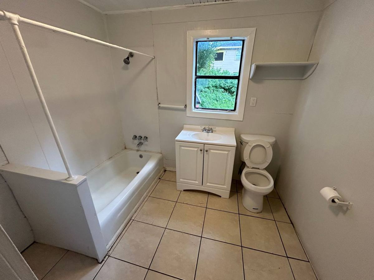Apartment for rent at 522 7th Ave W, Palmetto, FL 34221