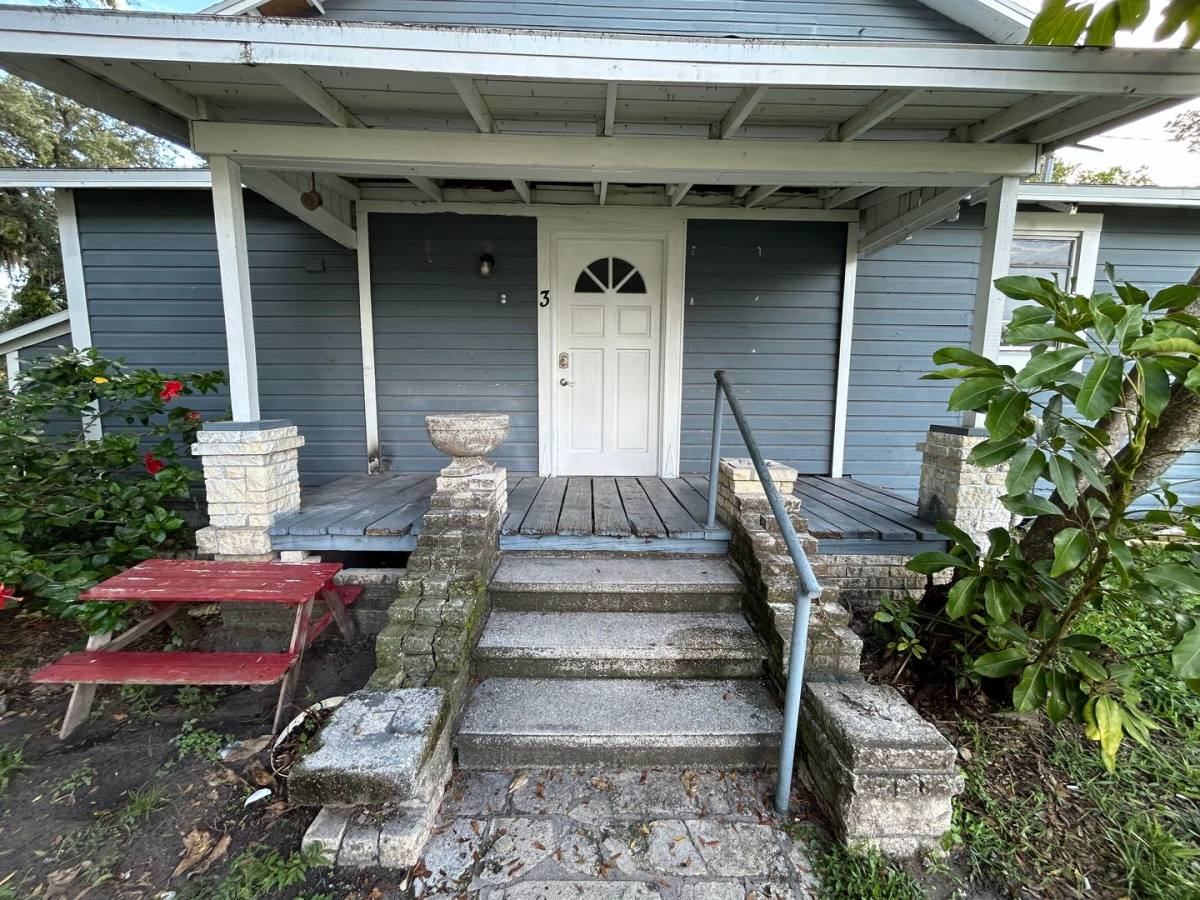 Apartment for rent at 522 7th Ave W, Palmetto, FL 34221