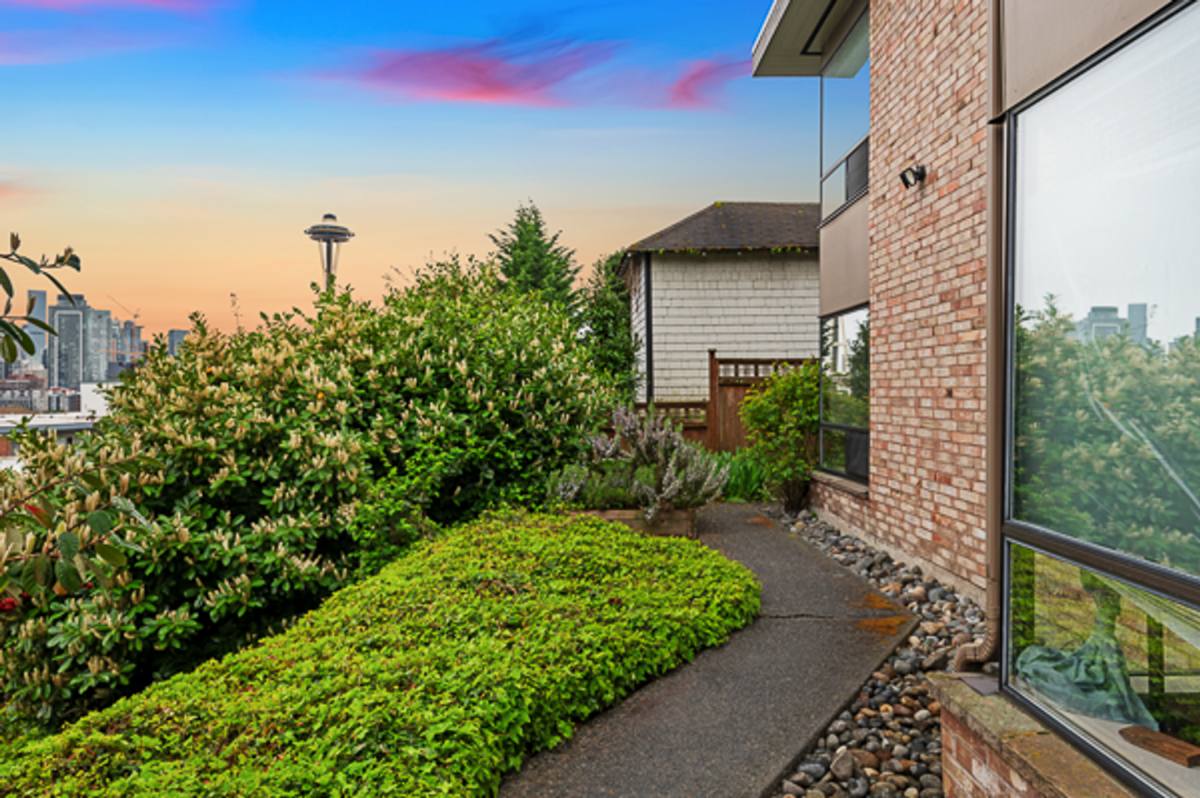 Apartment for rent at 201 Aloha St, Seattle, WA 98109