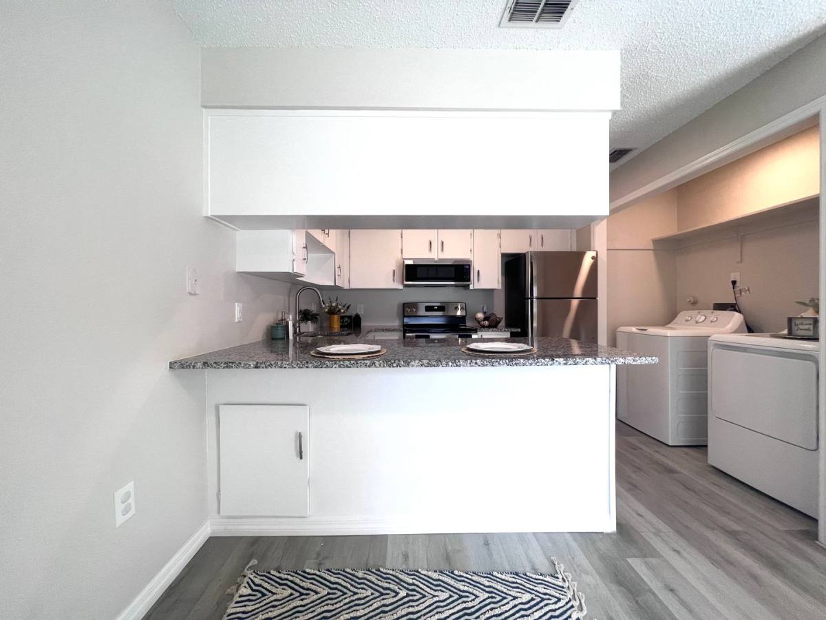 Apartment for rent at 425 S 9th St, Leesburg, FL 34748