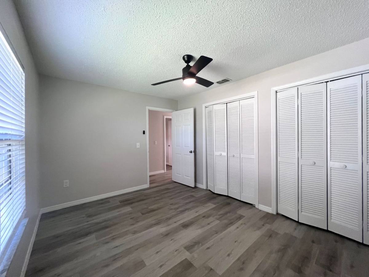 Apartment for rent at 425 S 9th St, Leesburg, FL 34748