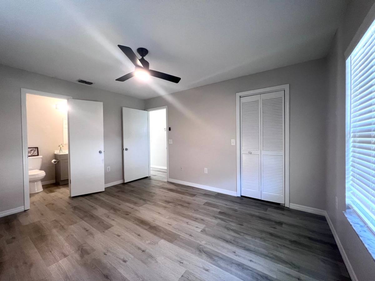 Apartment for rent at 425 S 9th St, Leesburg, FL 34748