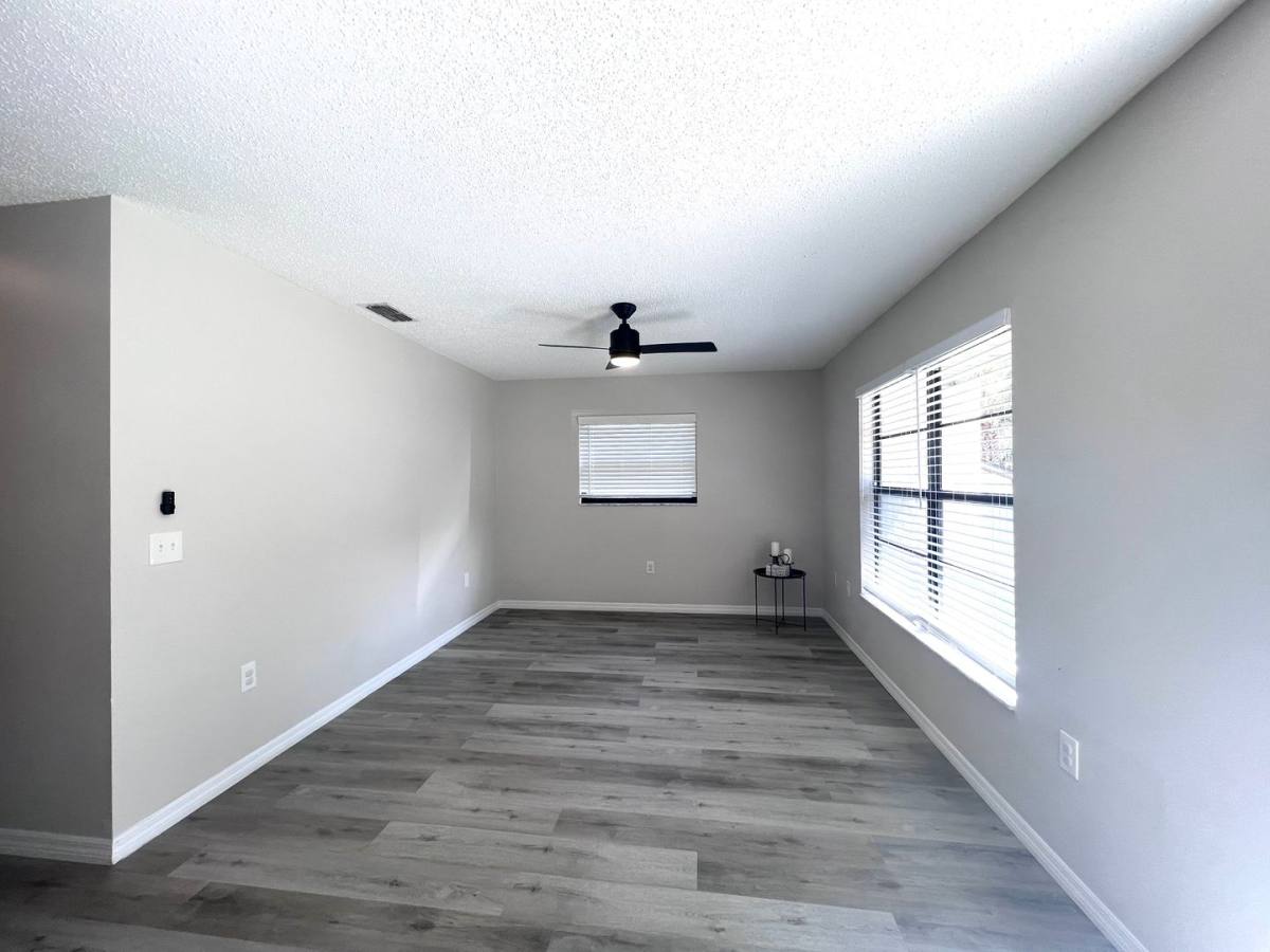 Apartment for rent at 425 S 9th St, Leesburg, FL 34748