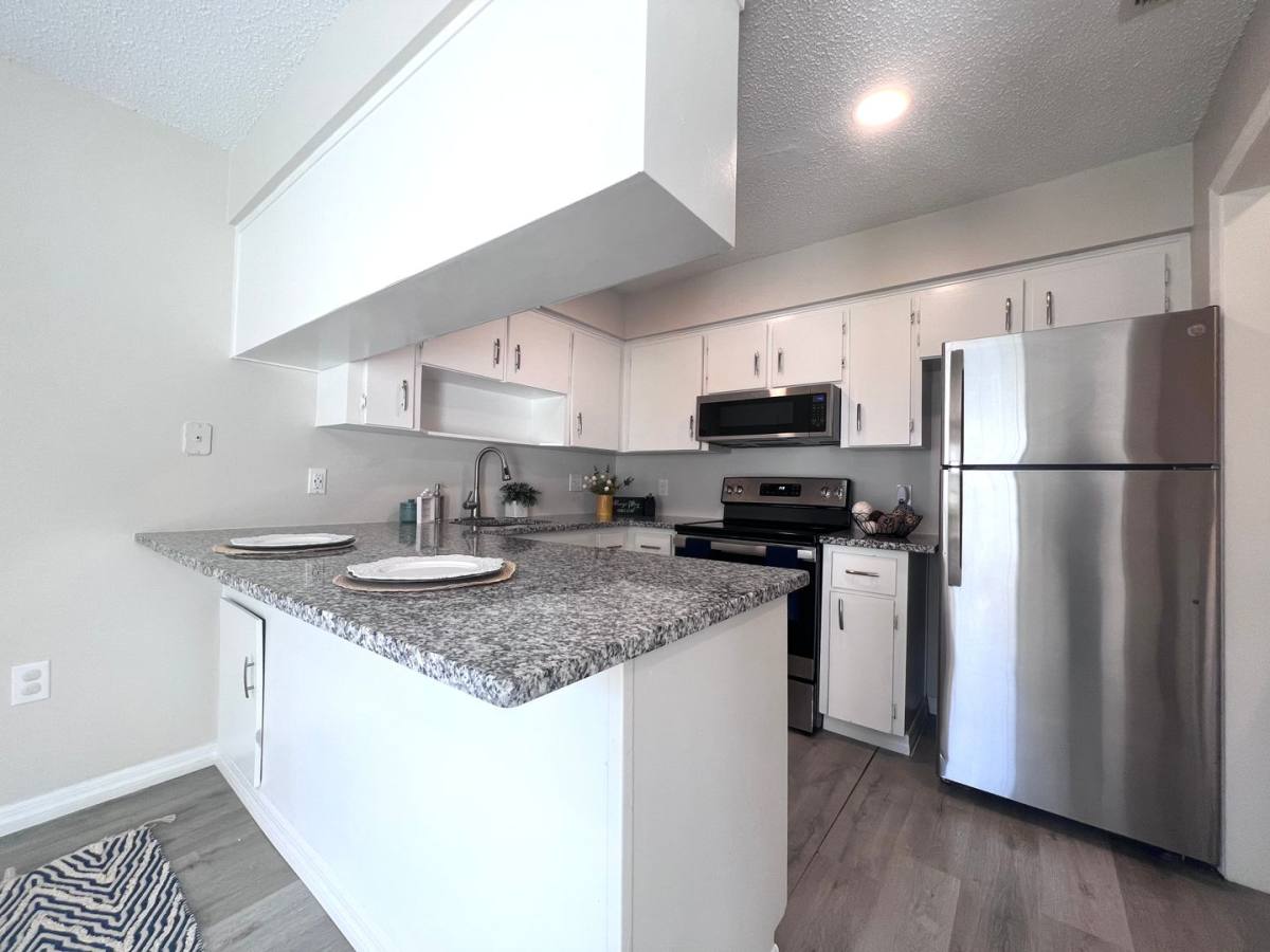 Apartment for rent at 425 S 9th St, Leesburg, FL 34748