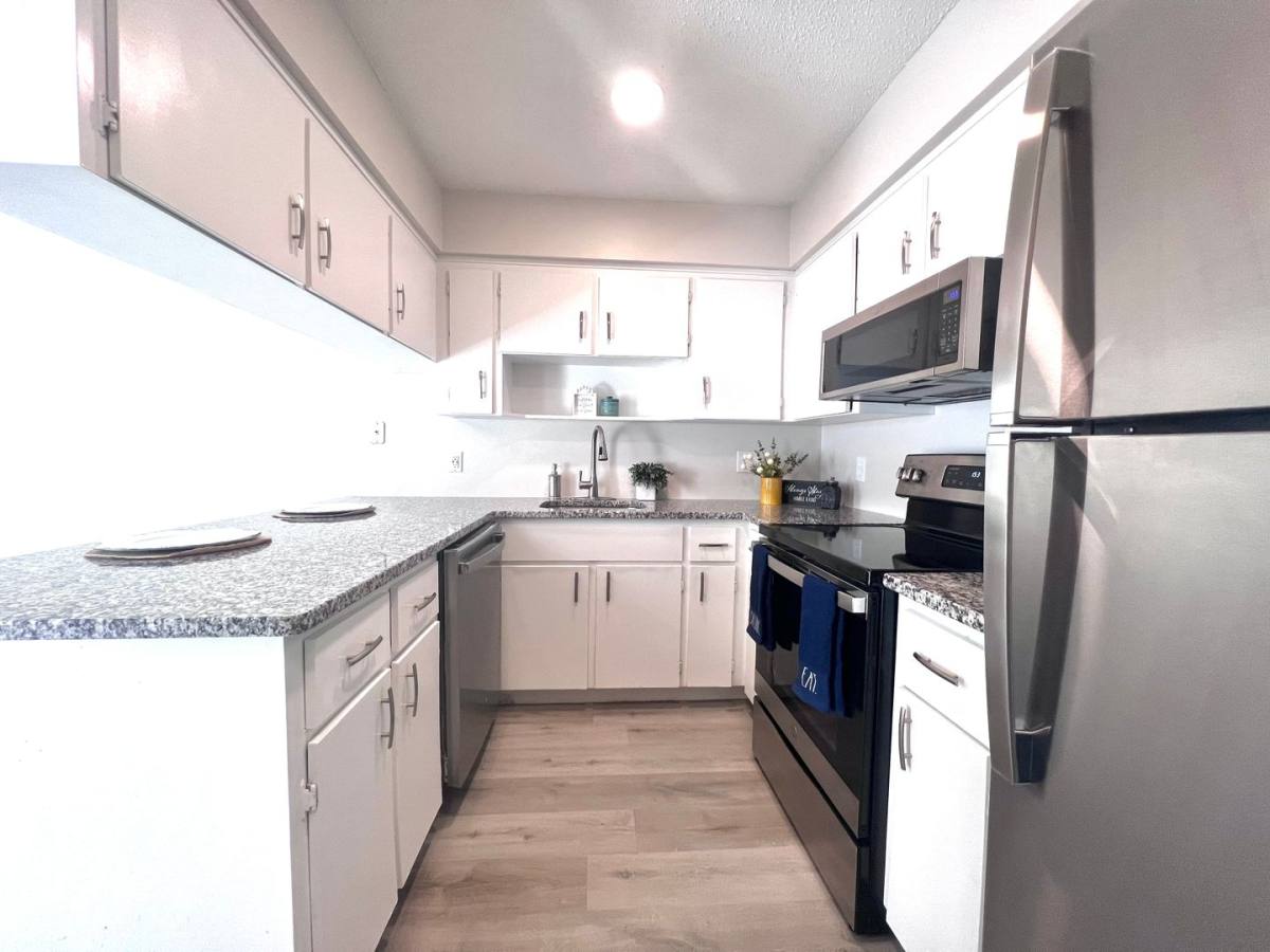 Apartment for rent at 425 S 9th St, Leesburg, FL 34748