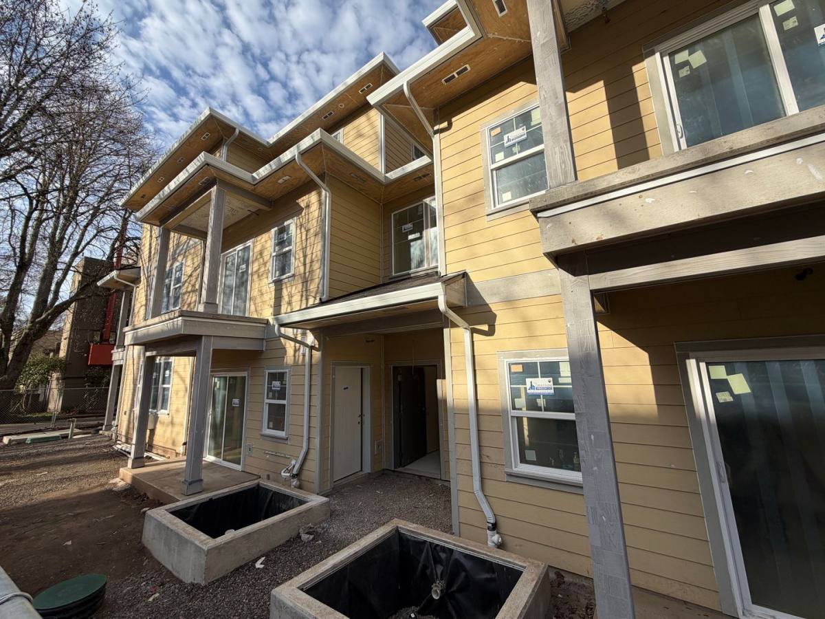 Apartment for rent at 940 Lincoln St, Eugene, OR 97401