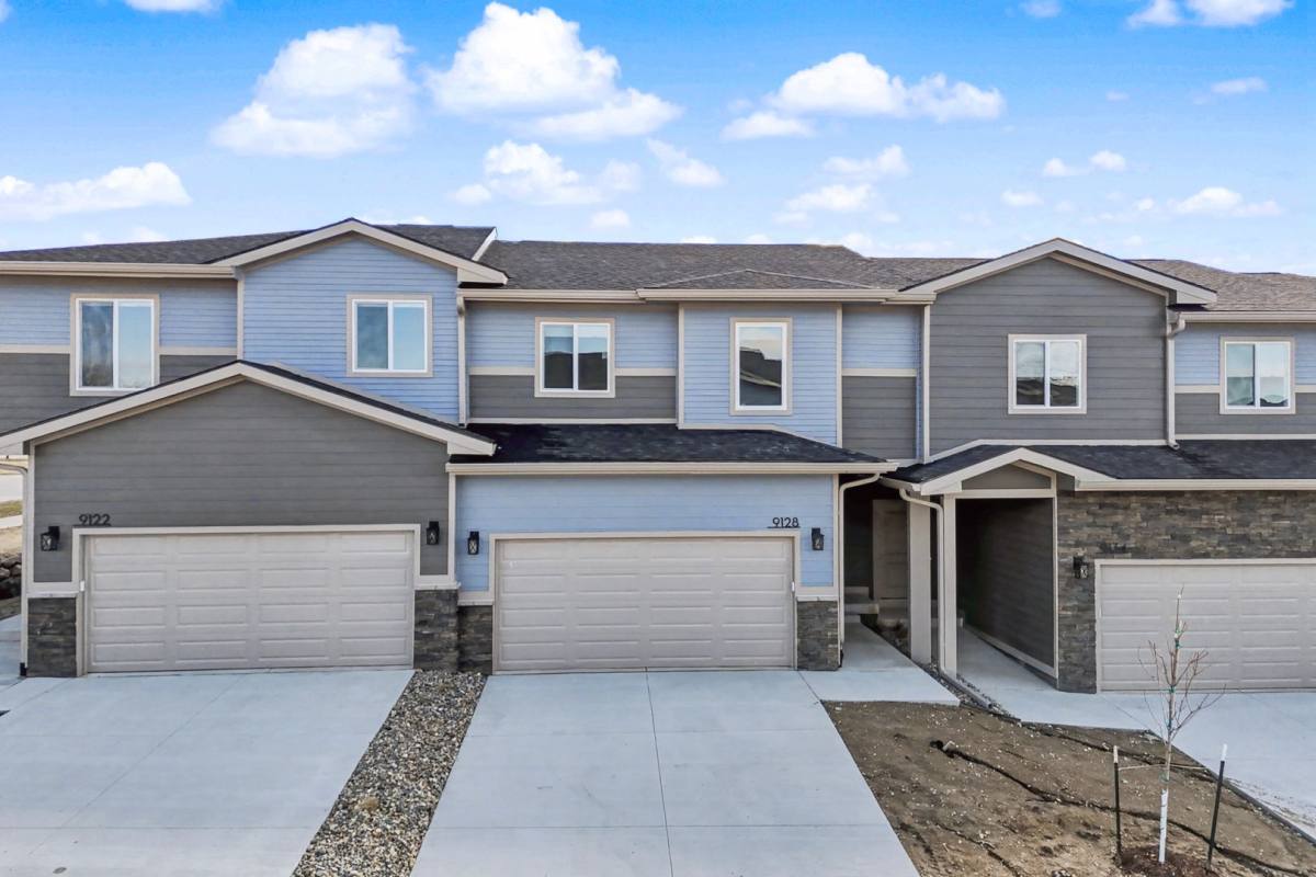 Townhouse for rent at 9128 Calvin Dr, West Des Moines, IA 50266