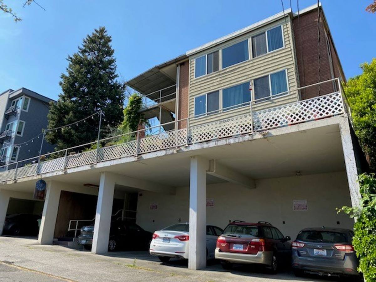 Apartment for rent at 154 Valley St, Seattle, WA 98109