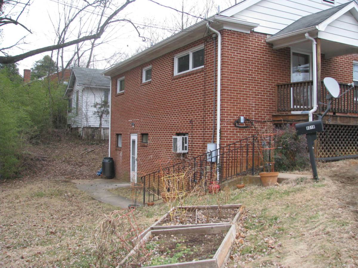 Apartment for rent at 901 Park St, Charlottesville, VA 22901