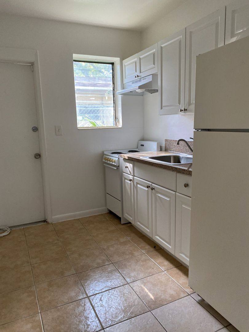 Apartment for rent at 107 SW 18th Ave, Fort Lauderdale, FL 33312