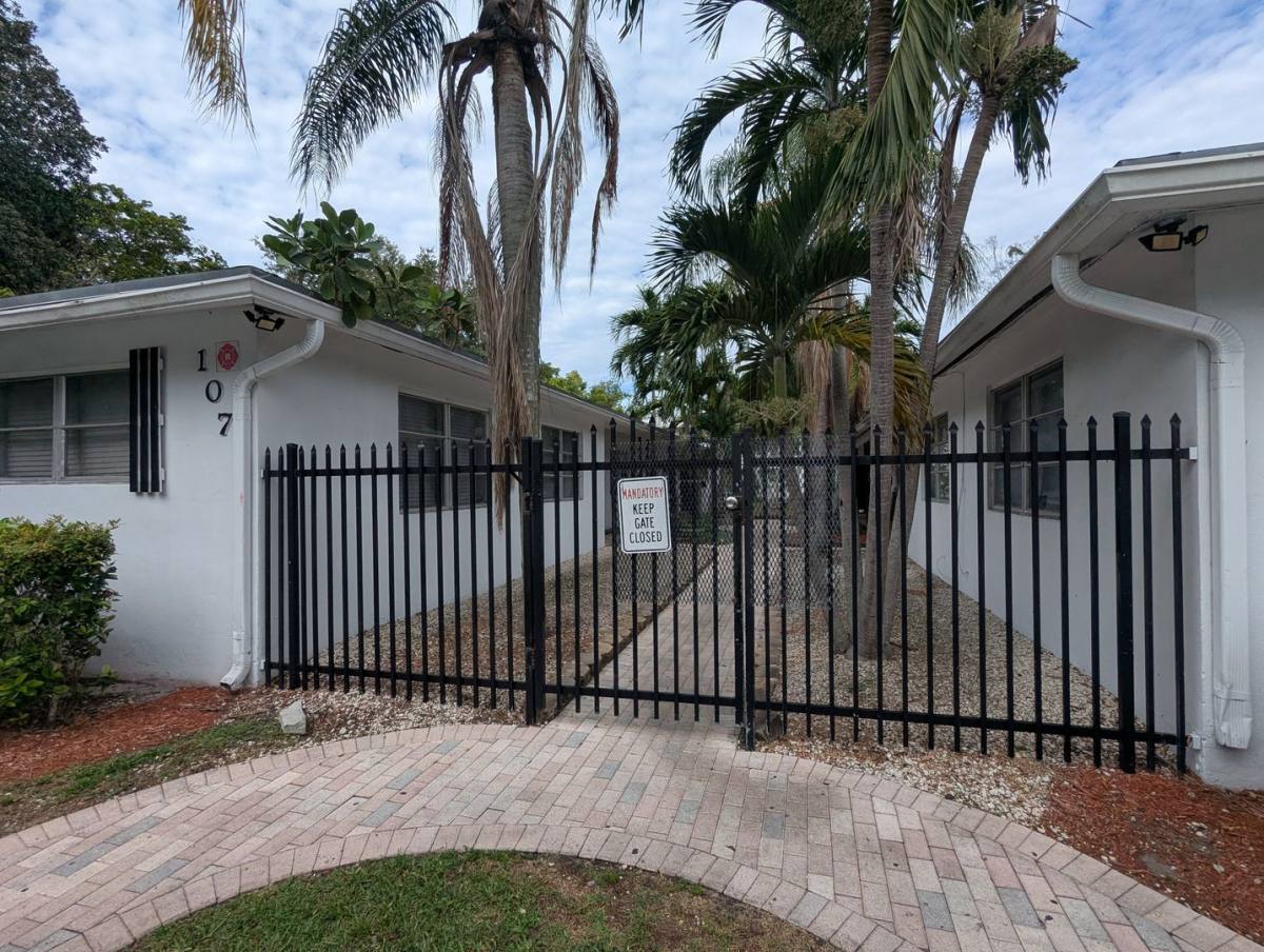 Apartment for rent at 107 SW 18th Ave, Fort Lauderdale, FL 33312