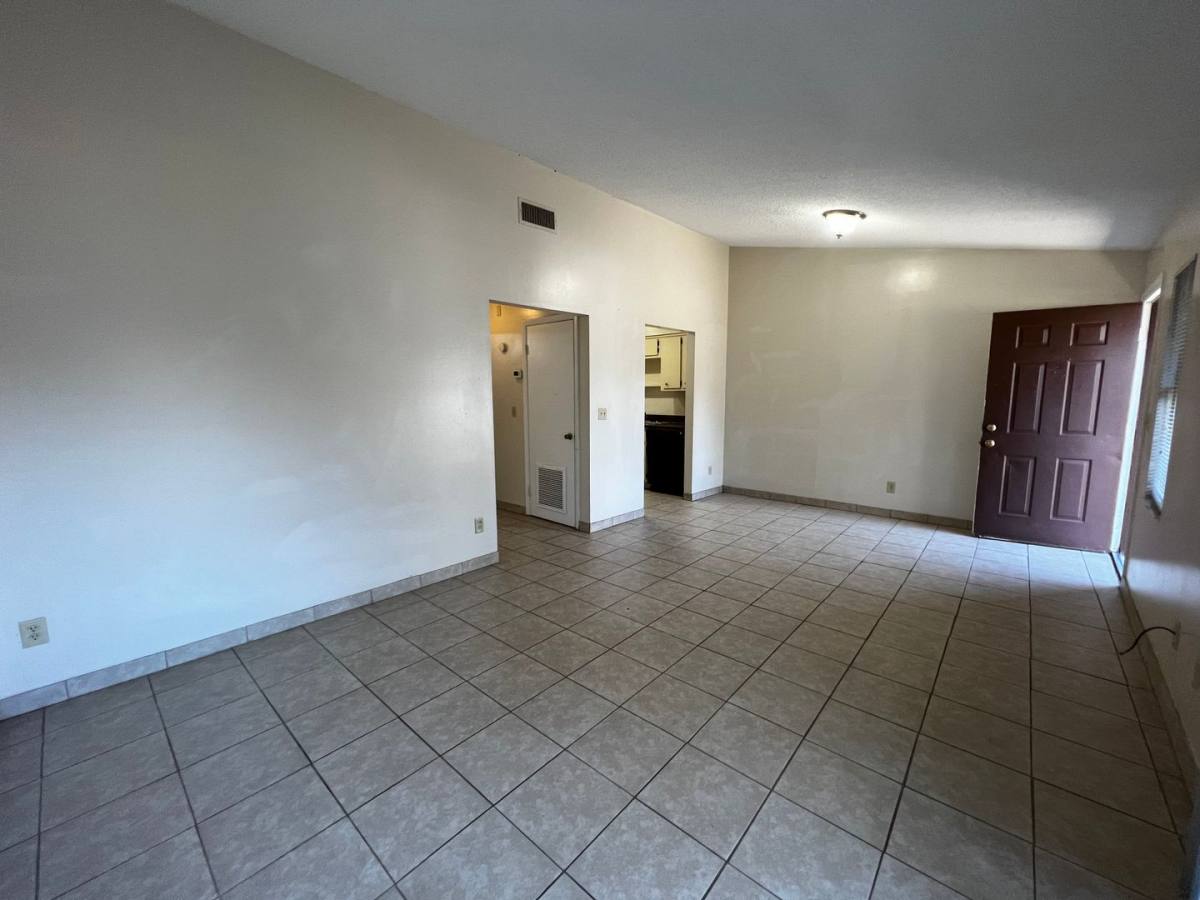Apartment for rent at 610 SE 28th Place, Ocala, FL 34471