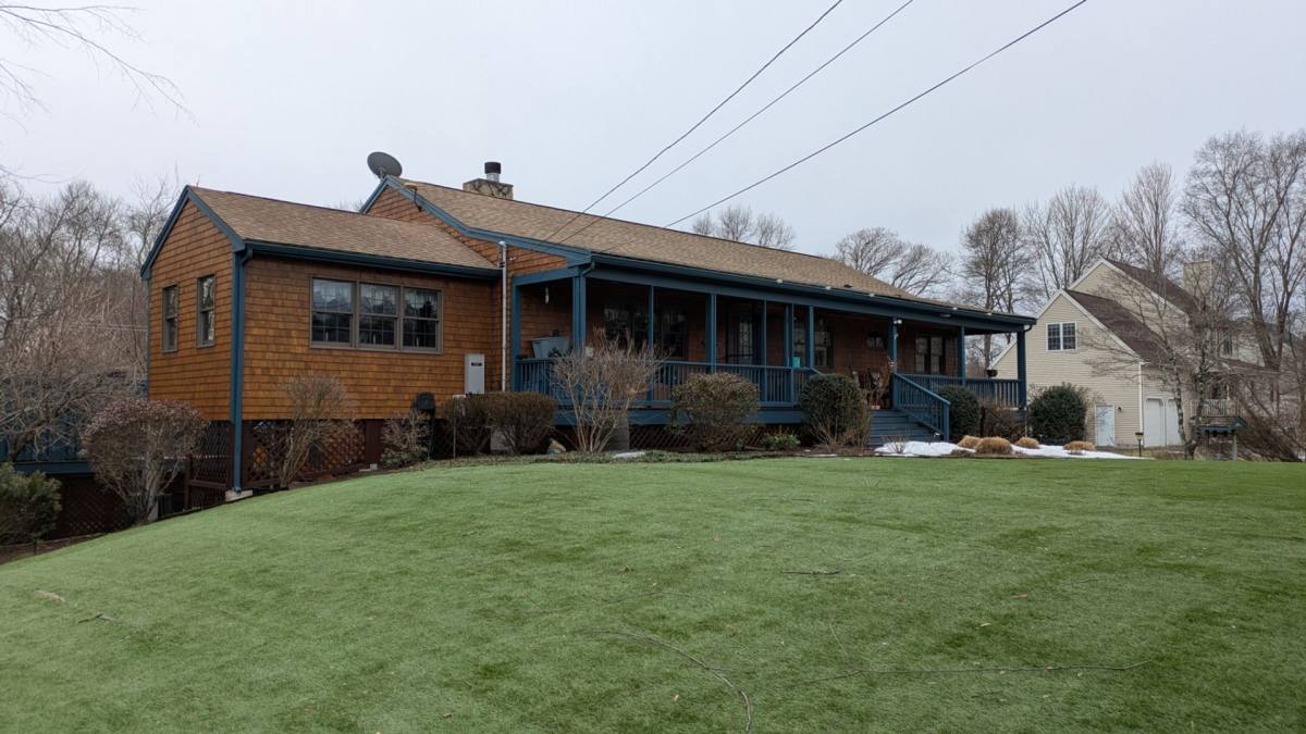 Apartment for rent at 421 Oakhill Ave, Attleboro, MA 02703
