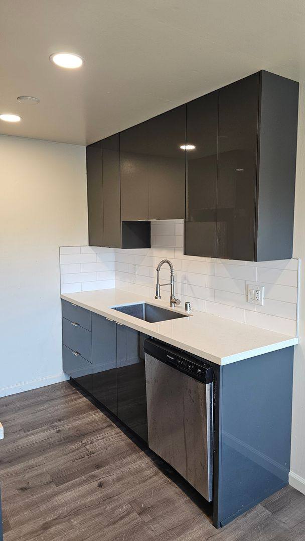 Apartment for rent at 2483 Middlefield Rd, Redwood City, CA 94063