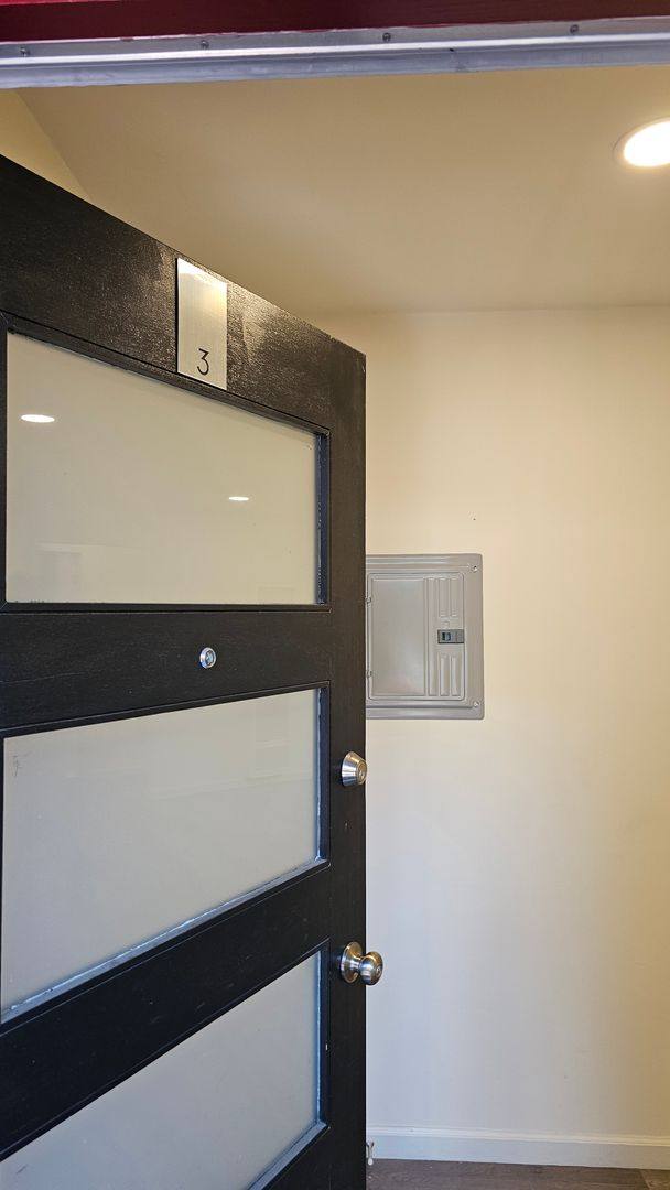 Apartment for rent at 2483 Middlefield Rd, Redwood City, CA 94063