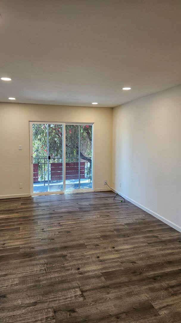 Apartment for rent at 2483 Middlefield Rd, Redwood City, CA 94063