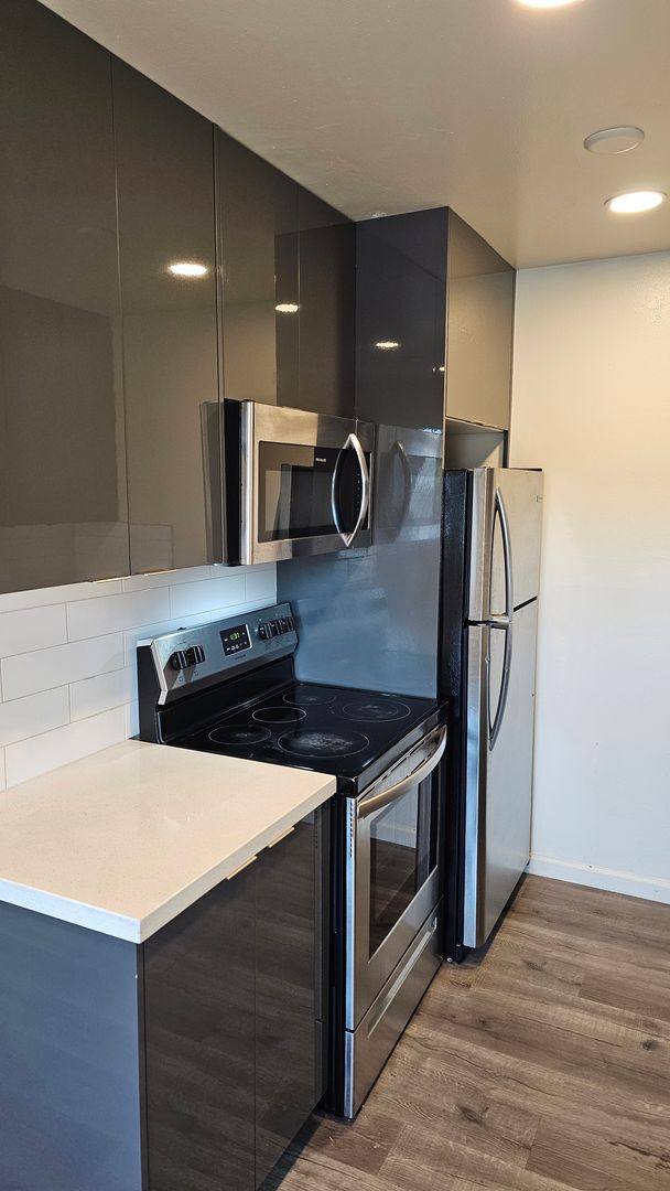 Apartment for rent at 2483 Middlefield Rd, Redwood City, CA 94063